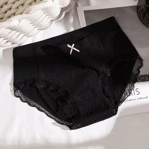 Calcinha feminina preta com renda e laço delicado